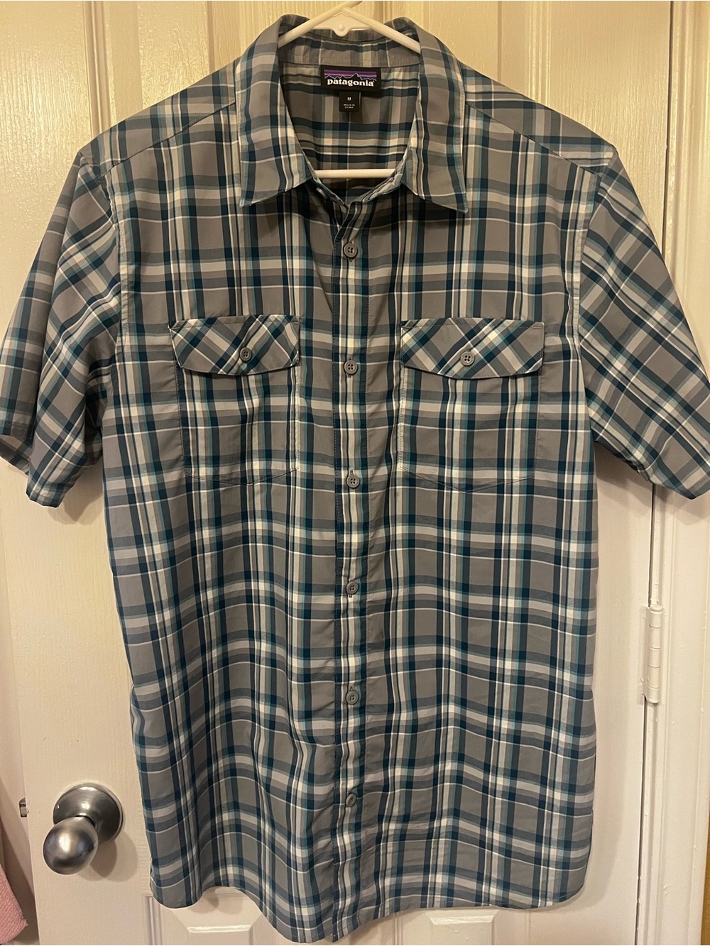 Patagonia Men's High Moss Blue Grey Plaid Short-Sleeve Plaid Shirt, Size M